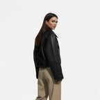 Bikerjacka i konstläder – Tidlös elegans – Vardagens Måste