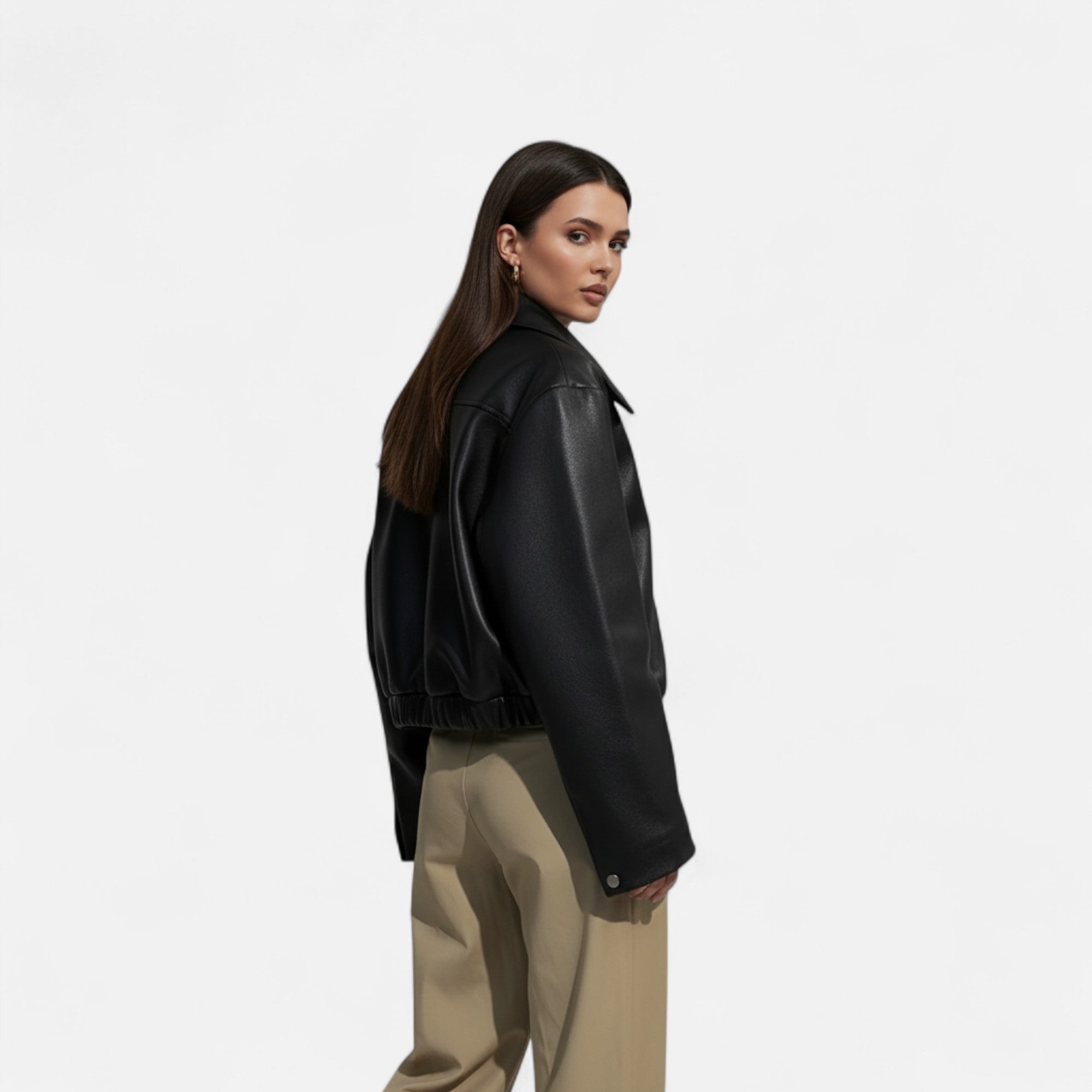 Bikerjacka i konstläder – Tidlös elegans – Vardagens Måste